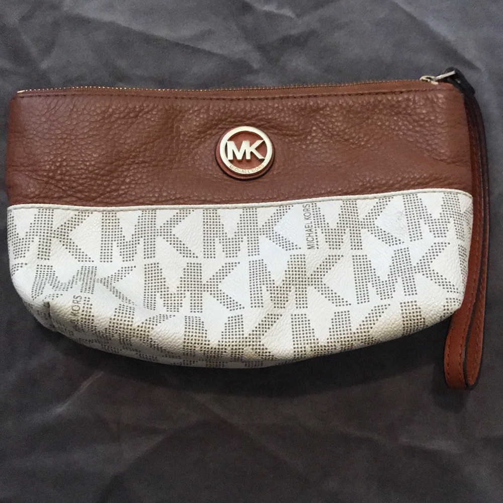 Michael kors wristlet